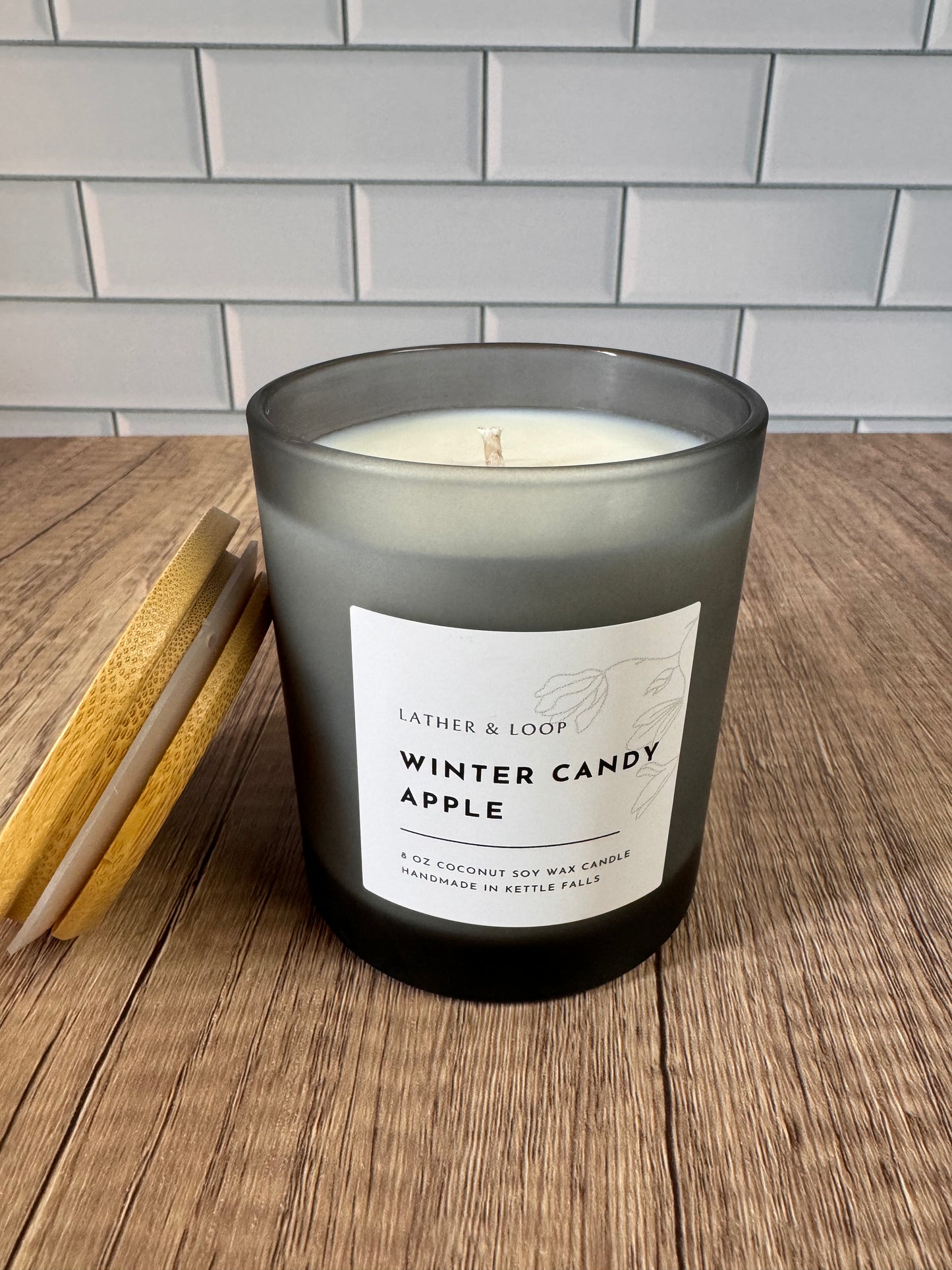 Winter Candle Apple 8 oz Candle